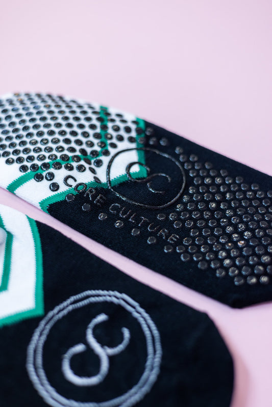 GET CULTURED SOCKS IN FOREST GREEN